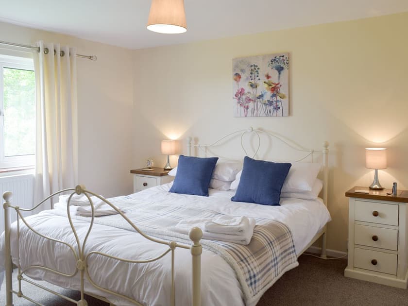 Relaxing double bedroom | Rose Farm Cottage, Frostenden, near Beccles