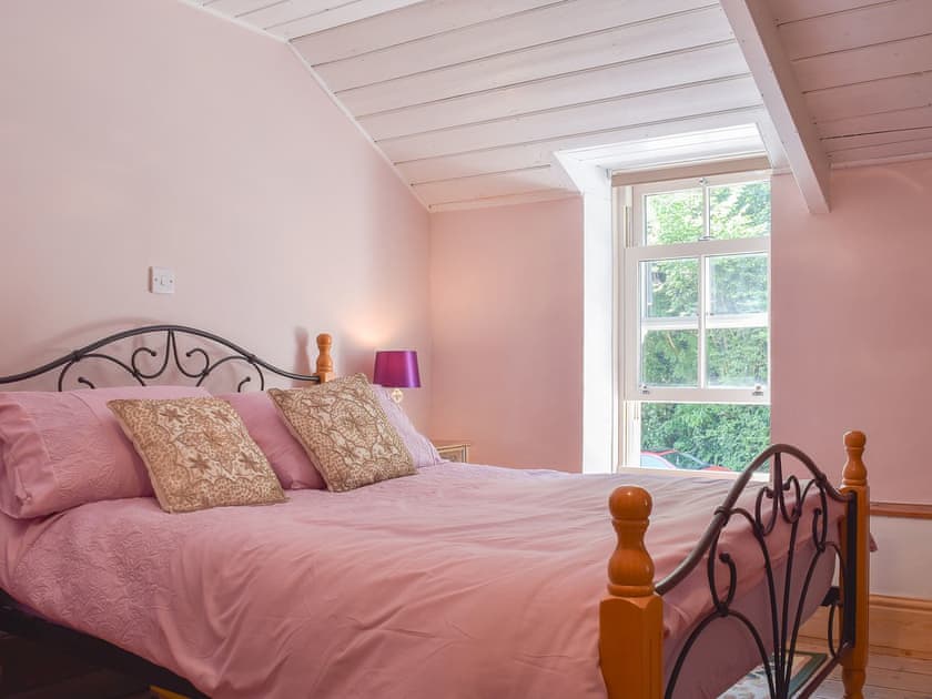Double bedroom with wooden ceiling | Woodlands, Laugharne, near Pendine
