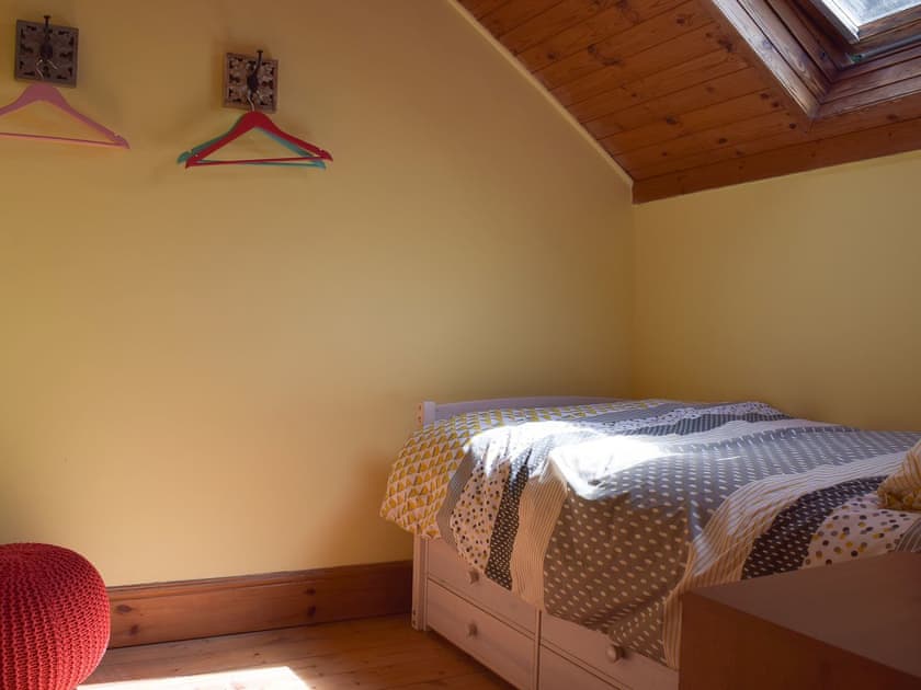 Cosy single bedded room | Woodlands, Laugharne, near Pendine