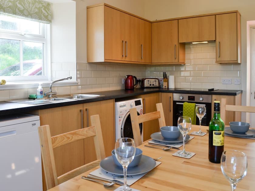 Kitchen with dining area | Easter Rattray Cottages: Clayhills Cottage - Easter Rattray Cottages, Blairgowrie
