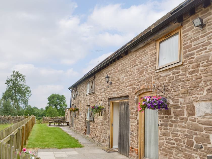 Enclosed front garden | Stoke Court Farm Barn, Stoke St Milborough, near Ludlow