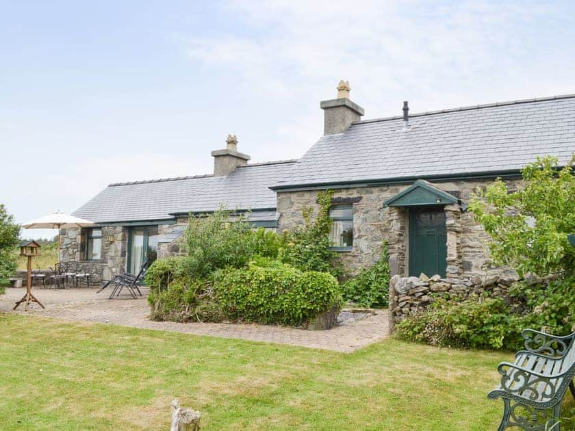 Bryn Tirion Ref 15663 In Trefor Anglesey Anglesey Cottages Com