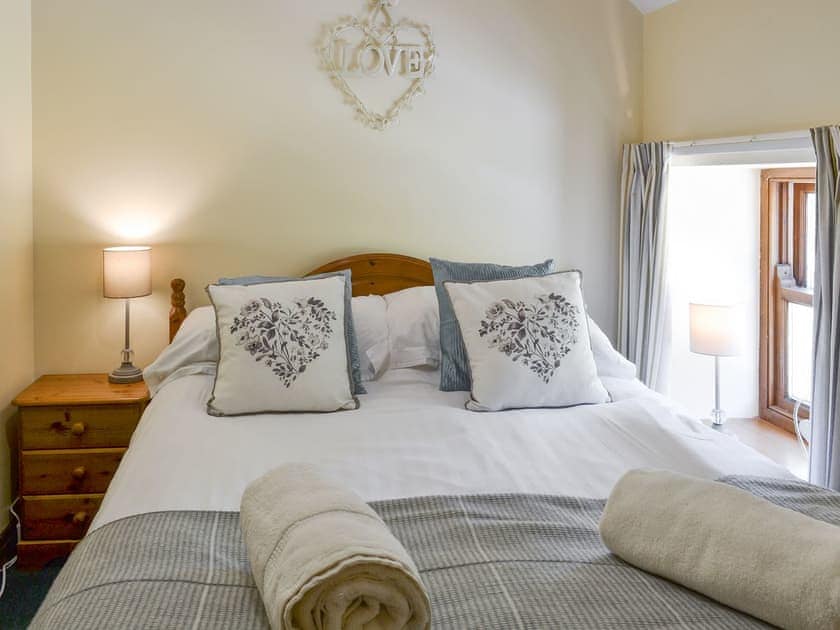 Relaxing double bedroom | Suffolk Punch - Marton Manor Cottages, Sewerby, near Bridlington