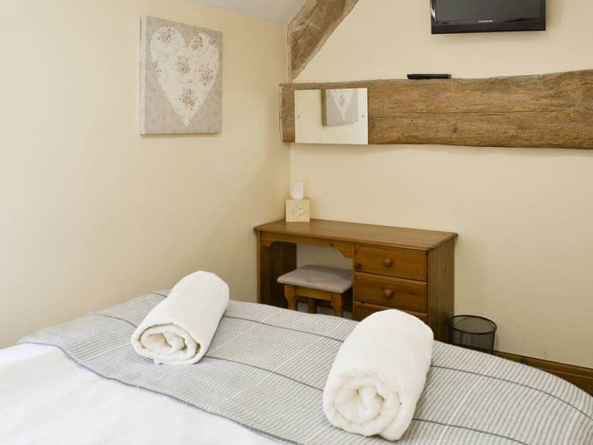 Characterful exposed wood beams in the double bedroom | Suffolk Punch - Marton Manor Cottages, Sewerby, near Bridlington