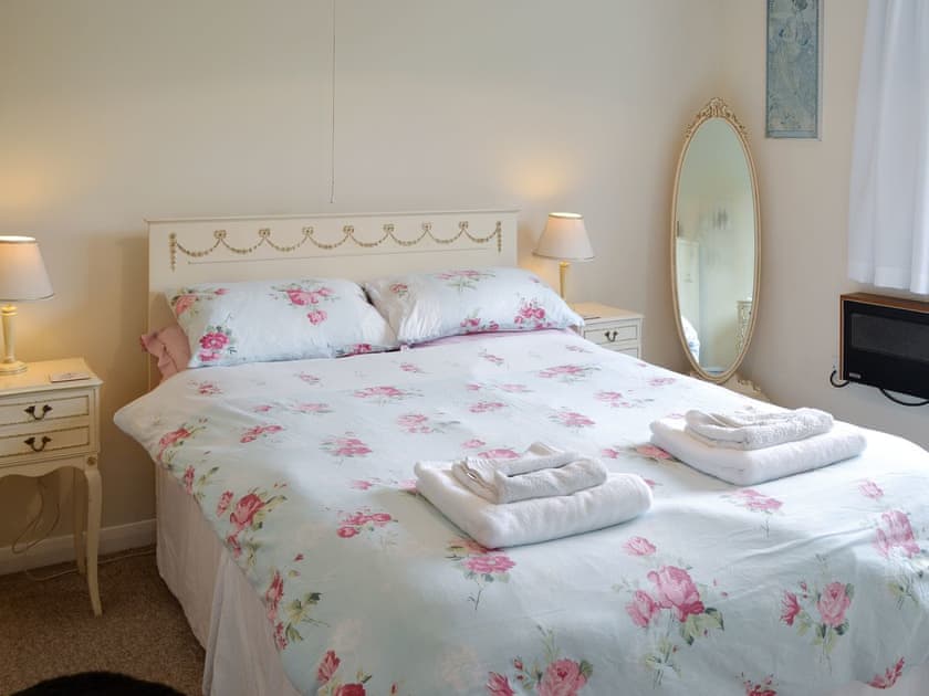 Relaxing double bedroom | Tucstan, Constantine, near Falmouth