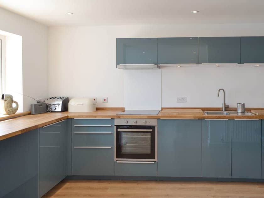 Fully appointed fitted kitchen | Salty Lodge, Hayling Island