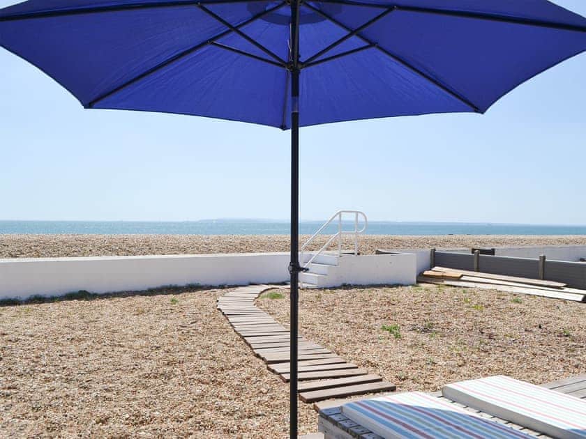 Enclosed beach garden with easy access to beach | Salty Lodge, Hayling Island