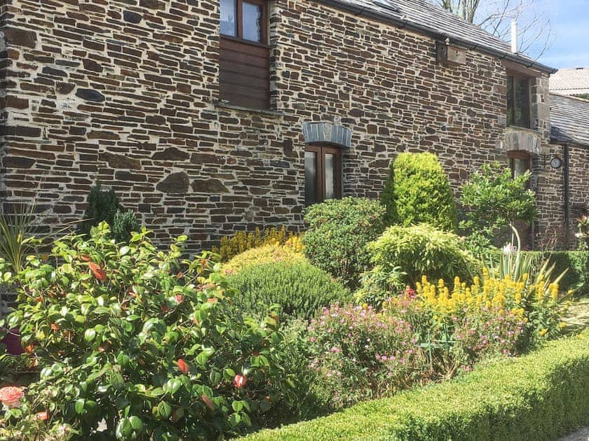 Delightfully planted birders | The Stable, Lower Shipen - Brazzacott Cottages, North Petherwin, near Launceston