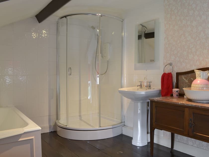Bathroom with separate shower cubicle | Gilmore House, Alston