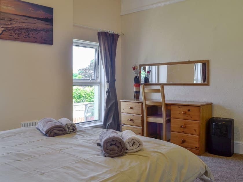 Well presented double bedroom | Ty Draw, Garnant, near Ammanford