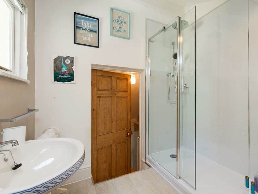 Well presented shower room | Kings View, Dartmouth