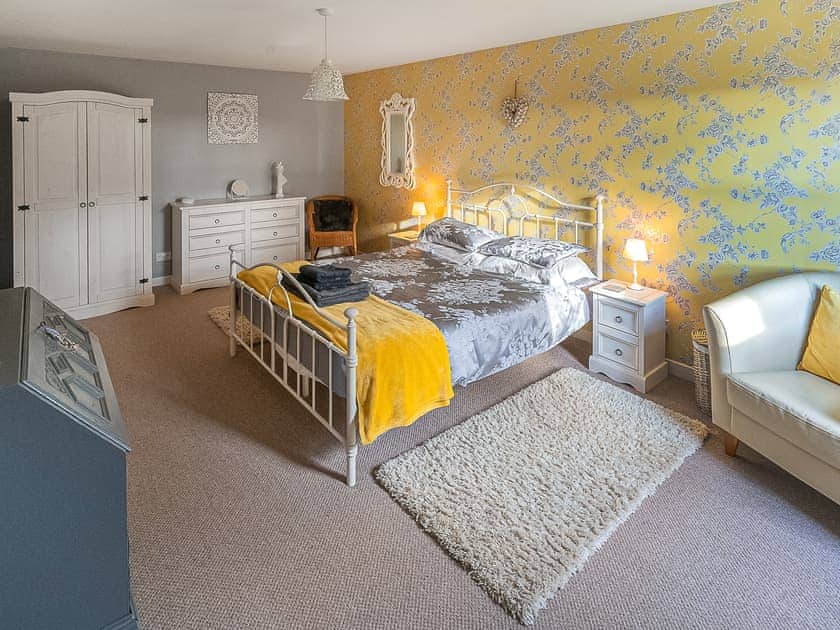 Elegant double bedroom | Garden Cottage, Tain