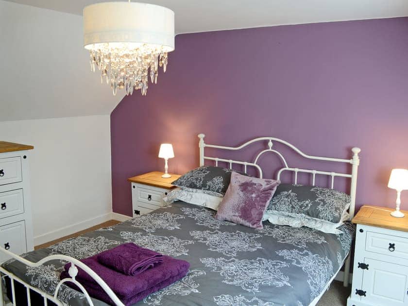 Sumptuous double bedroom | Garden Cottage, Tain