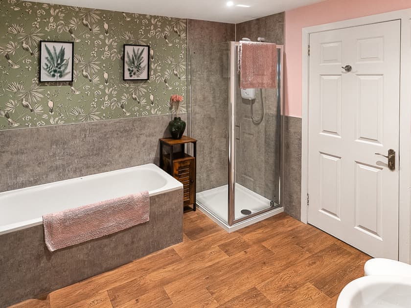 Generous sized bathroom | Garden Cottage, Tain