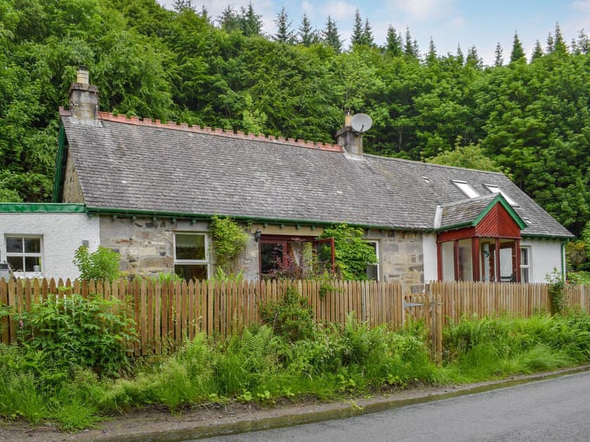 Wonderful holiday accommodation | Drummond Cottage, Keltneyburn, near Aberfeldy