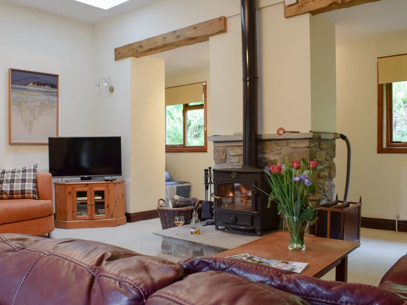 Charming living/ dining room | Drummond Cottage, Keltneyburn, near Aberfeldy