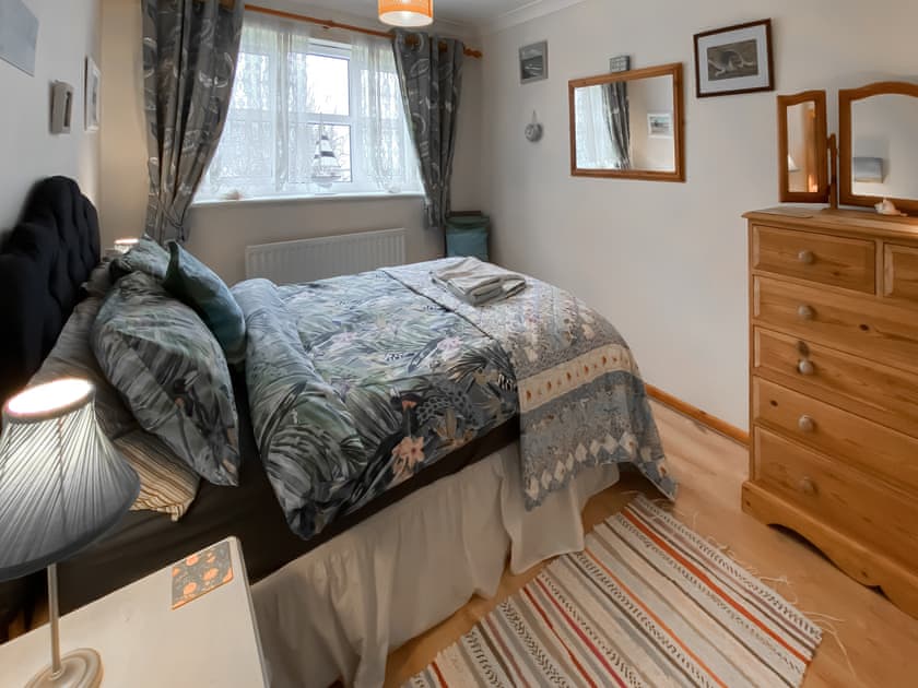 Warm and welcoming double bedroom | Tamarisk, Walcott
