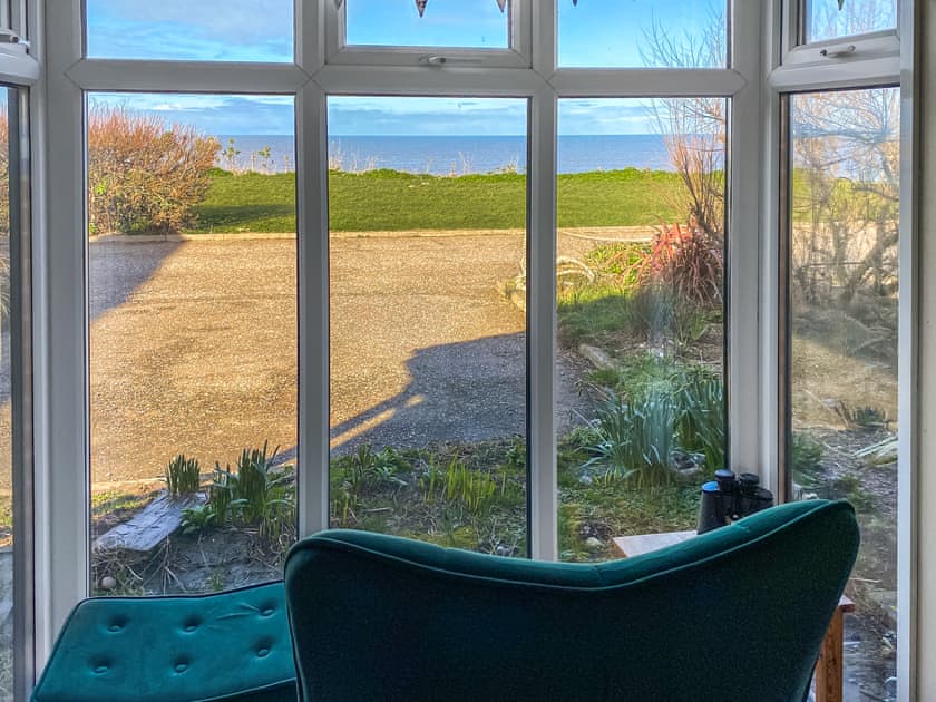 Living area with wonderful sea views | Tamarisk, Walcott