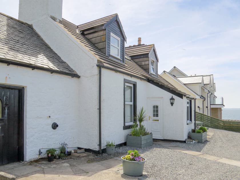 Outstanding coastal holiday home | Fisherman’s Cottage, Stairhaven by Glenluce