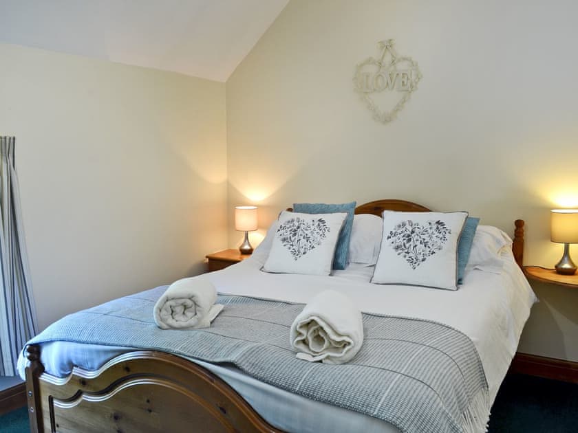 Charming double bedroom | Percheron Cottage, Ardennes Cottage - Marton Manor Cottages, Sewerby, near Bridlington