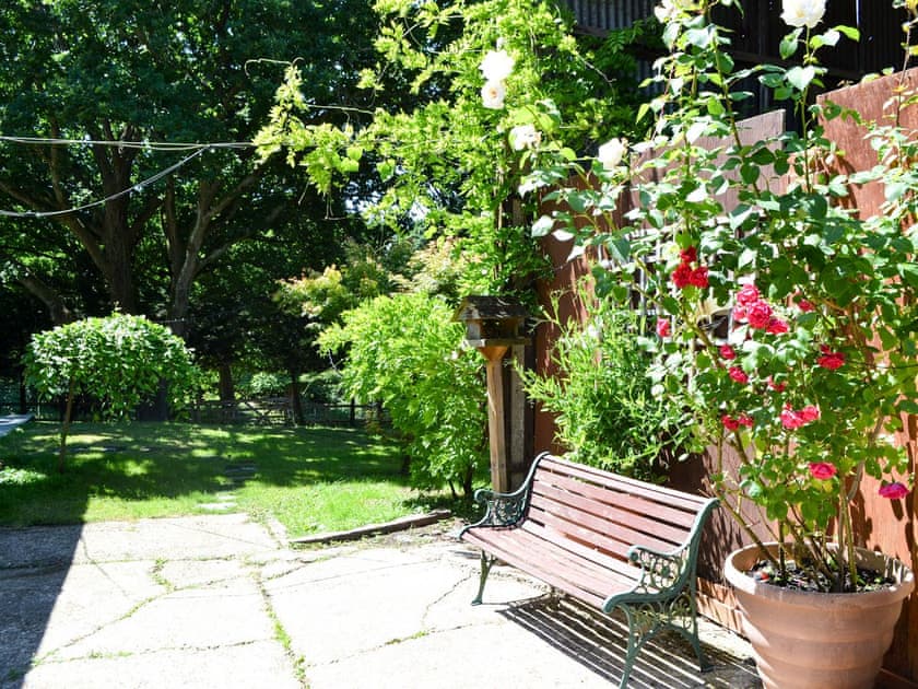 Garden with seating  | Meadow Barn - Brook and Meadow Barns, Shobley, Ringwood