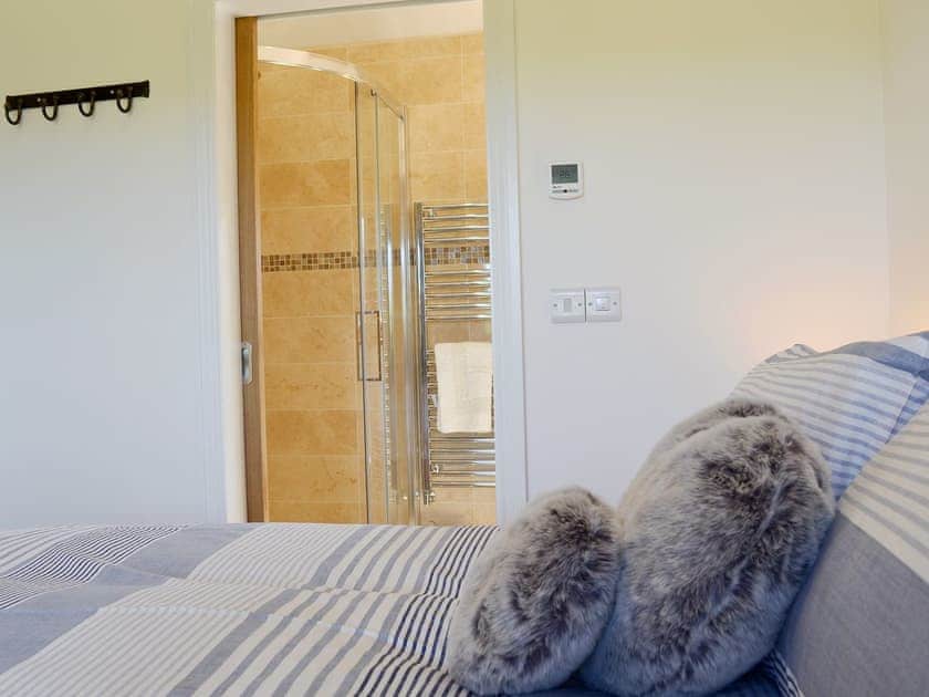 Double bedroom with en-suite | The Cart Linhay, Meshaw, near South Molton