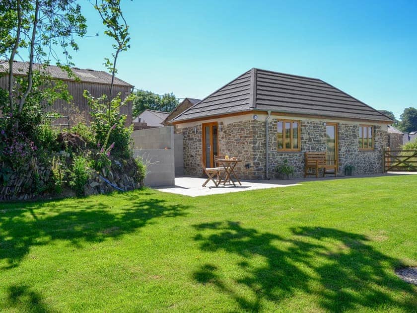 Large lawned garden | The Cart Linhay, Meshaw, near South Molton