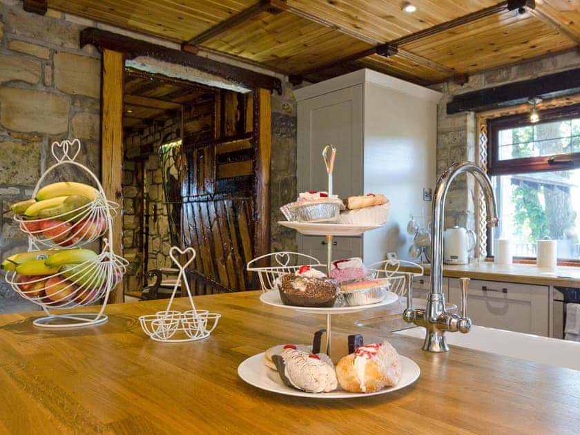 Spacious kitchen/dining room | Tennox Parlour - Tennox Farm, Kilbirnie