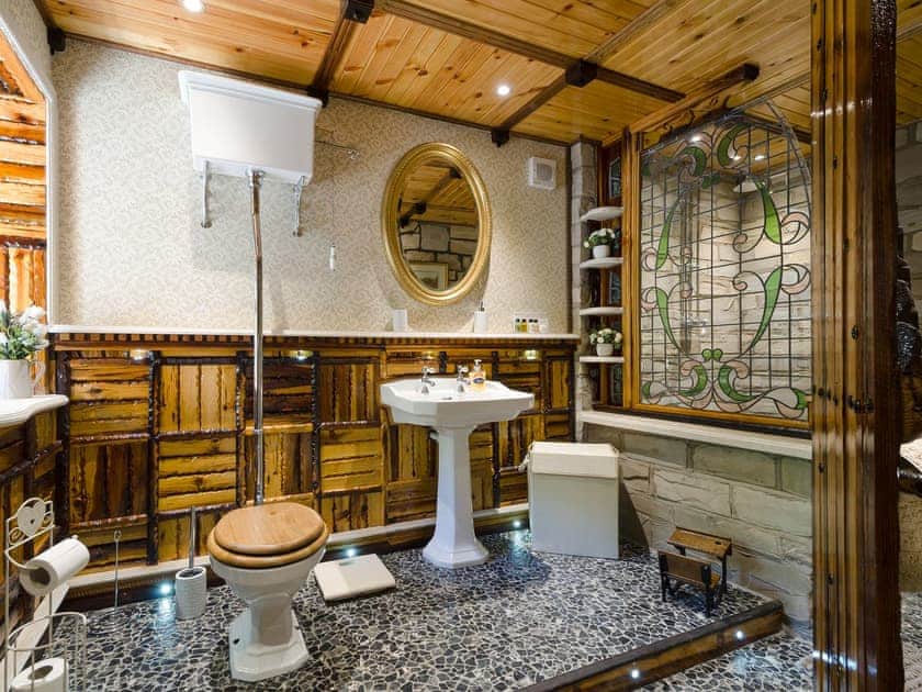 Rustic shower room | Tennox Parlour - Tennox Farm, Kilbirnie