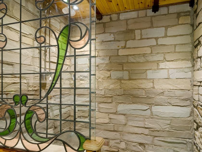 Rustic shower room | Tennox Parlour - Tennox Farm, Kilbirnie