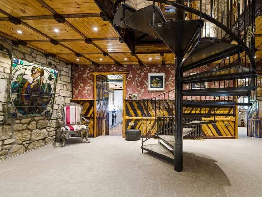 Characterful hallway | Tennox Parlour - Tennox Farm, Kilbirnie