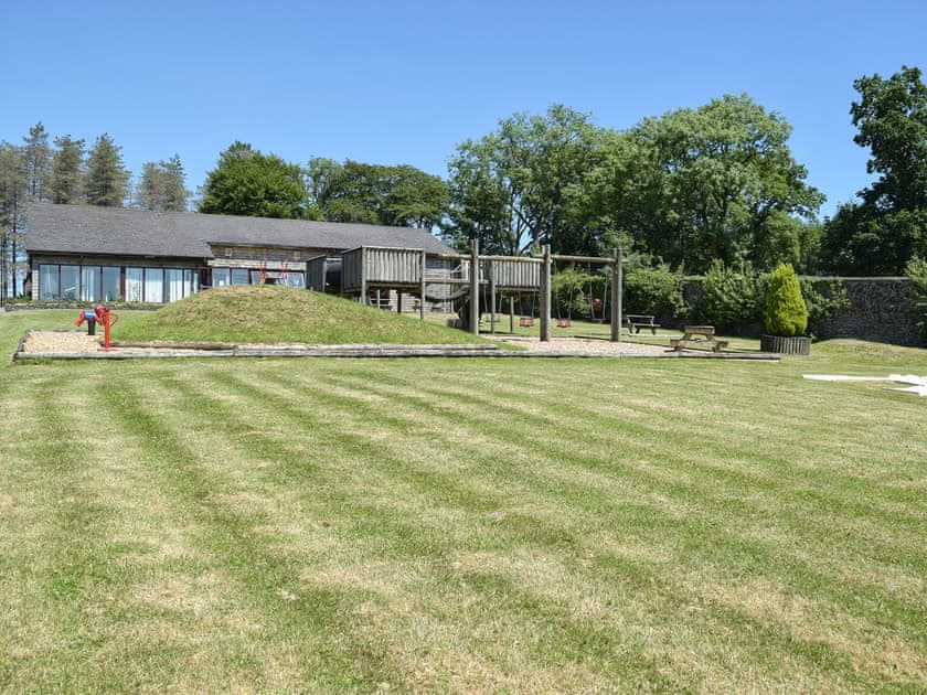 Shared grounds | Sunnybank Lodge, Llanfynydd