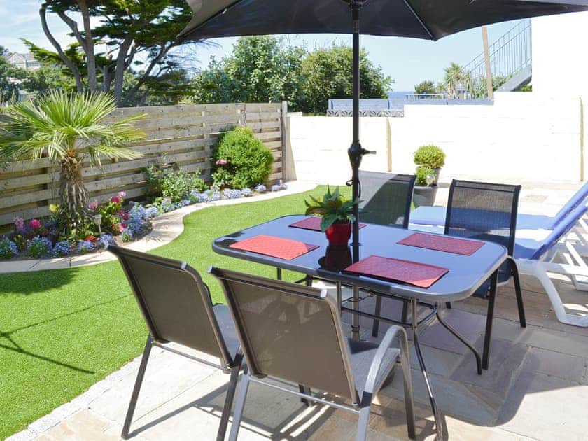 Paved patio area with outdoor furniture | Palm Villa, Porth, near Newquay