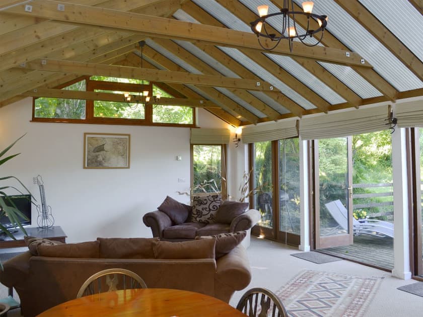 Light and bright living/ dining room | Wallhouse Barn, Bodmin