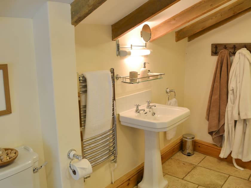 Bathroom | The Old Wash House, Mevagissey