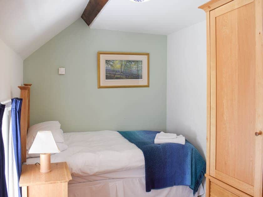 Well appointed twin bedroom | The Granary - Millinder House, Westerdale, near Castleton