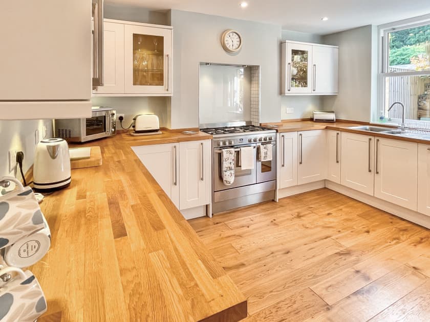 Contemporary kitchen | Little Grosvenor, Ventnor