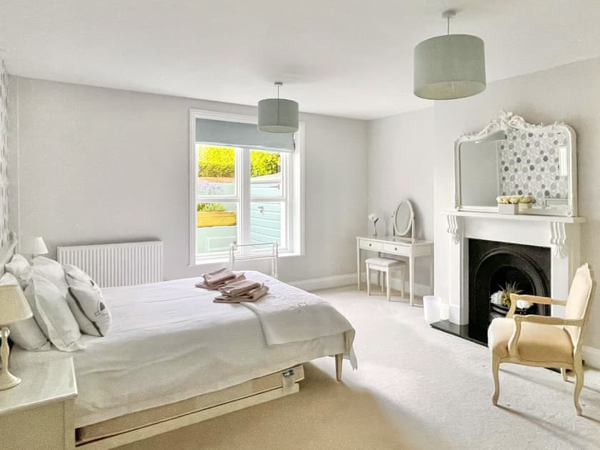Light and bright double bedroom | Little Grosvenor, Ventnor