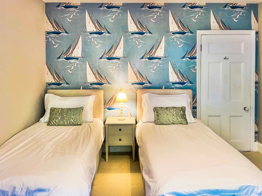 Charming twin bedroom | Little Grosvenor, Ventnor