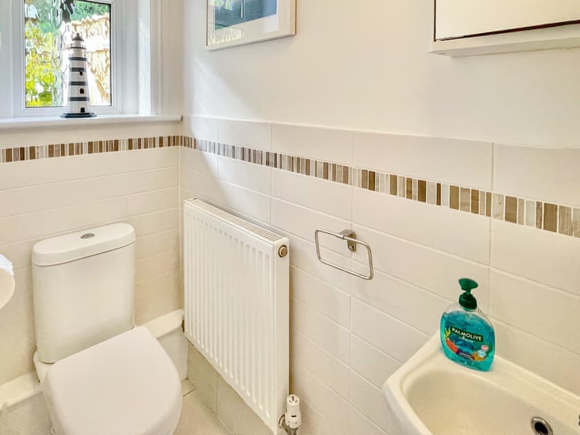 Charming twin bedroom | Little Grosvenor, Ventnor