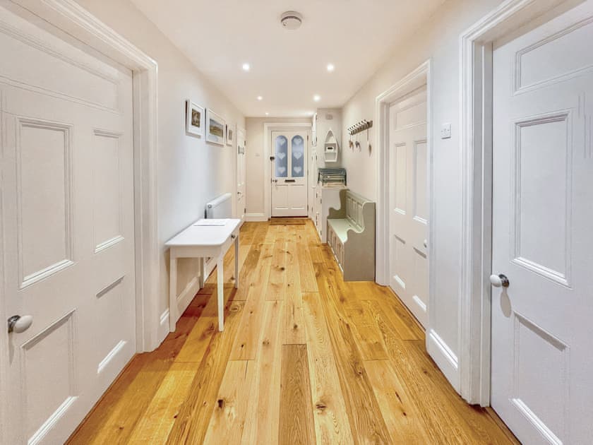Spacious hallway | Little Grosvenor, Ventnor