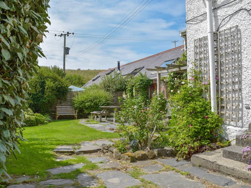 Garden | Lordship FarmhousePottery, Wolfscastle, near Haverfordwest