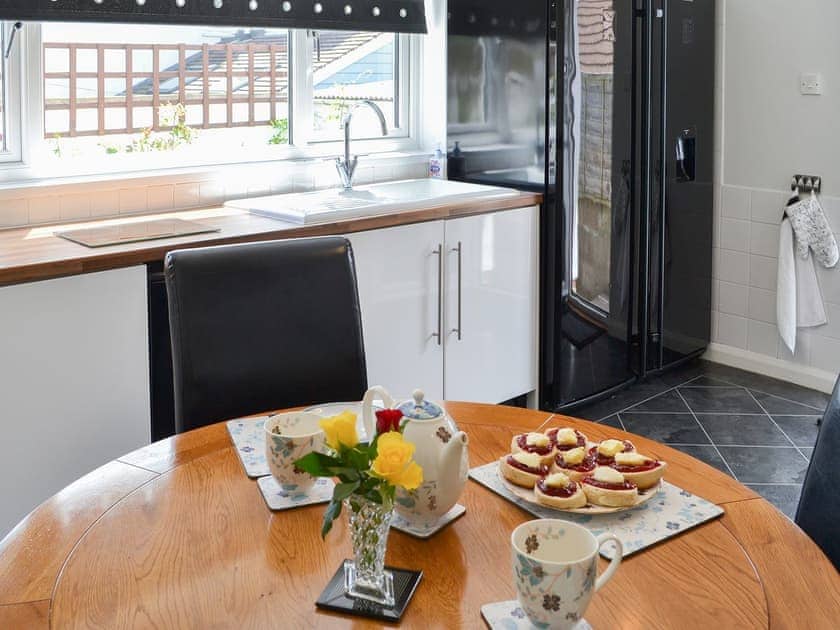 Large kitchen with dining area | Sunny Bank, Bude