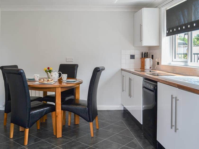 Well-equipped fitted kitchen | Sunny Bank, Bude