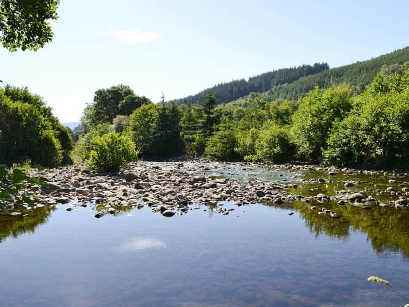 Riverside garden | Heron’s Rest Cottage - Milton, Drumnadrochit, near Inverness