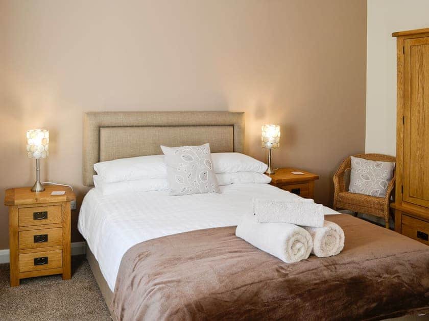 Inviting double bedroom with en-suite | Liftingstane Dairy Cottage - Liftingstane, Closeburn, near Thornhill