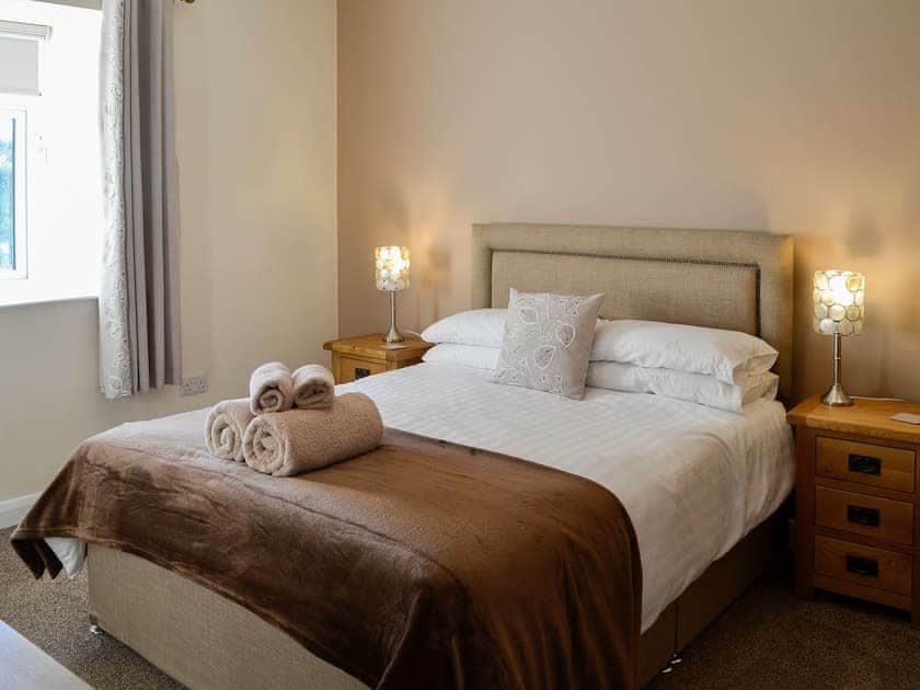 Kingsize double bedroom | Liftingstane Dairy Cottage - Liftingstane, Closeburn, near Thornhill