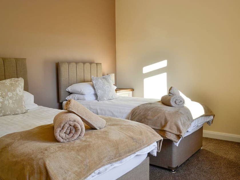 Well-appointed twin bedroom | Liftingstane Dairy Cottage - Liftingstane, Closeburn, near Thornhill