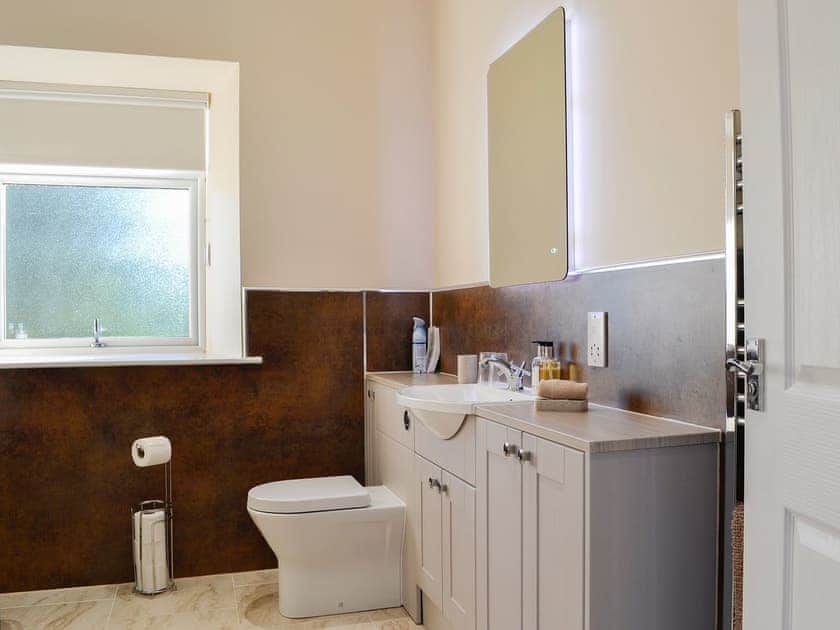 Spacious bathroom | Liftingstane Dairy Cottage - Liftingstane, Closeburn, near Thornhill