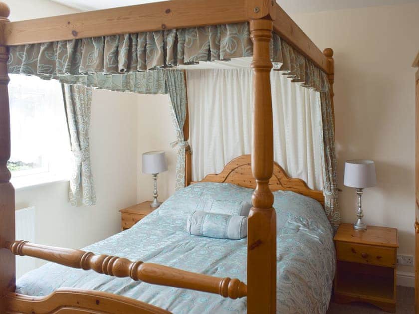 Comfortable four poster bedroom | Cherrytree Cottage, Loftus, Saltburn-by-the-Sea